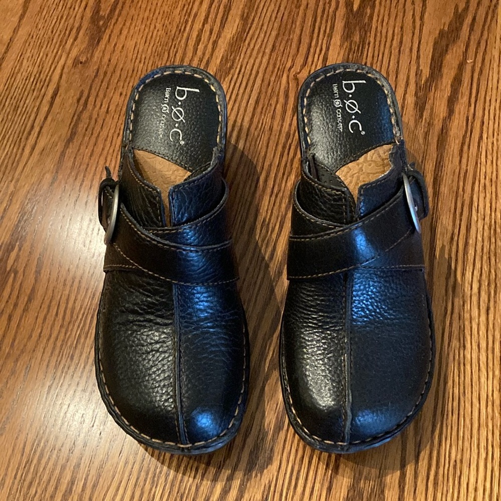 b.o.c. Women’s Black Leather Clogs